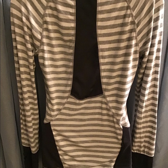 MPG- Athletic wear. Gray and white striped size M - Picture 9 of 10
